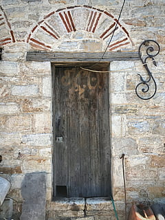 Grècia, muntar athos, arquitectura, estructura construïda, porta, entrada, vell, cap gent, exterior de l'edifici, dia, paret, material de fusta, tancat, edifici, resistent, funció de construcció de parets, casa, història, maó, el passat, seguretat, a l'aire lliure, paret de pedra, 4K, CC0, domini públic, lliure de regalies