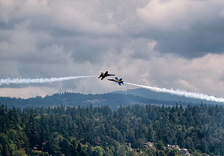 二, 飛行機, フライト, Lake Washingtonton, アメリカ, グレー, グライダー, 交通手段, 航空機, 冒険, レジャー活動, 滑走, 飛行, 木, 雲 - 空, 空, 工場, 煙 - 物理的な構造, 移動して, 山, 森林, 自然, モーション, 無人, 中空, 航空ショー, ローアングルビュー, 日, 屋外, チームワーク, 蒸気トレイル, 4K, CC0, パブリックドメイン, ロイヤリティフリー