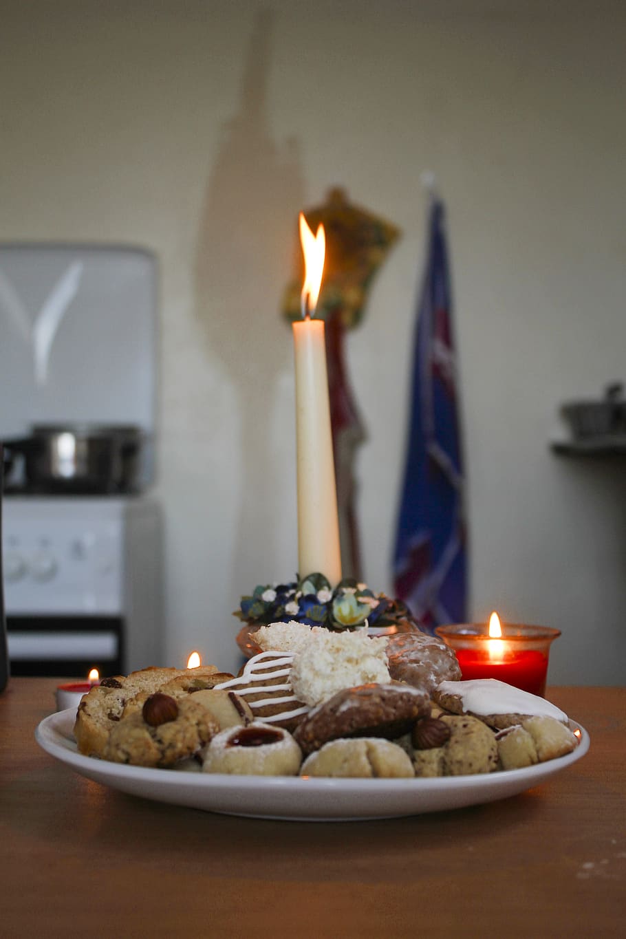 uganda, kiunga, advent, cuina, vela, romàntic, llaminer, llum, cookies, cremant, foc, flama, menjar, a l'interior, menjar i beguda, foc - fenomen natural, taula, placa, celebració, habitació domèstica, il·luminat, cap gent, postres, calor - temperatura, titular de canelobres, menjar dolç, dolç, centrar-se en primer pla, espelmes d'aniversari, 4K