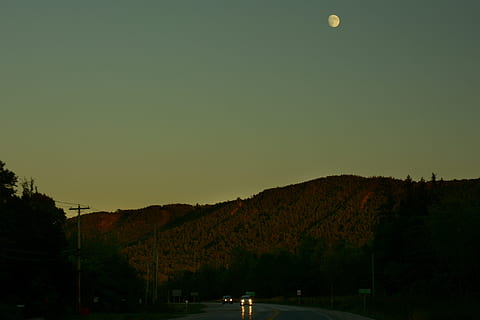 natur, horisont, bjerg, Sky, himmel, sol, solopgang, solnedgang, nat, morgen, bakke, daggry, skumring, aften, belysning, måne, astronomiske objekt, atmosfæriske fænomen, jordens atmosfære, træ, skønhed i naturen, plante, scenics - natur, ingen mennesker, ro, rolig scene, udendørs, transportmidler, arkitektur, kopiere plads, bygning udvendig, transportform, 5K, CC0, offentligt domæne, royaltyfrie