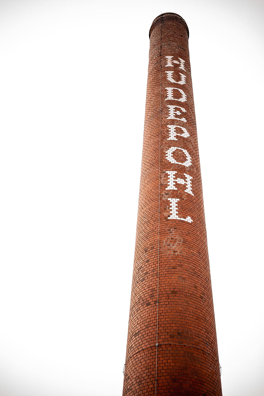torre marró, monument, edifici, arquitectura, pilar, columna, obelisc, text, marró, pàgina, maó, cristall, esport, esports, equip, esport d’equip, desplaçar-se, disfressa, piràmide, torre d'aigua, òpera, cap gent, còpia espai, vista d’angle baix, estructura construïda, cel clar, naturalesa, alta - alta, exterior de l'edifici, pila de fums, dia, comunicació, cel, a l'aire lliure, història, indústria, torre, el passat, 5K