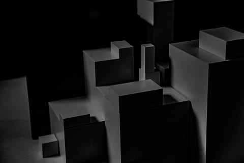 blocs grisos, cap gent, a l'interior, arquitectura, bloc, en fila, patró, tir de l'estudi, estructura construïda, disseny, primer pla, forma, forma geomètrica, forma de bloc, repetició, Color blanc, nit, edifici, blanc, forma de cub, còpia espai, 5K, CC0, domini públic, lliure de regalies