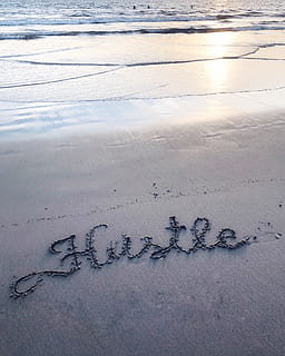 testo agitato, natura, all'aperto, sabbia, oceano, spiaggia, litorale, acqua, mare, costa, testo, Stati Uniti d'America, spiaggia di Venezia, suolo, Venezia, l'oceano Pacifico, vibrazioni della spiaggia, trambusto, grafia, cielo, duna, sceneggiatura occidentale, comunicazione, terra, nessuno, temperatura fredda, inverno, emozione positiva, la neve, bellezza nella natura, giorno, scrittura, vista dall'alto, emozione, Messaggio, 2K, CC0, dominio pubblico, privo di copyright