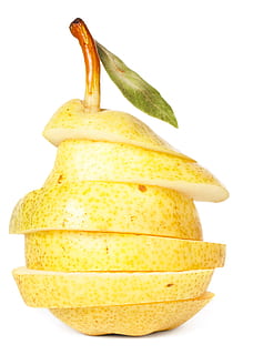 Birne, Birnen, Blatt, Scheibe, geschnitten, Obst, Weiß, Lebensmittel, niemand, Studio, gesund, fruchtig, Ernährung, Gelb, weißer Hintergrund, Studioaufnahme, Essen und Trinken, Frische, drinnen, ausgeschnitten, Nahansicht, Stillleben, Wohlbefinden, keine Leute, gesundes Essen, Gemüse, reif, Rohkost, organisch, einzelnes Objekt, Süßes Essen, Snack, 2K, CC0, gemeinfrei, lizenzfrei