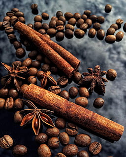 cer, sticlă, nori, reflecţie, cafea, boabe, condimente, scorţişoară, masa, alimente, mancare si bautura, prospeţime, maro, condiment, natură moartă, a închide, în interior, grup mare de obiecte, boabe de cafea prăjită, vedere în unghi mare, cafea - băutură, nici o persoana, ingredient, mâncat sănătos, bunăstare, abundenţă, cafeină, cardamom, 2K, CC0, domeniu public, fără drepturi de autor