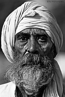 Mann, tragen, Weiß, Turban Graustufenfoto, Alter, Bart, Schwarz und weiß, Alten, Augen, Gesicht, Gesichtsausdruck, Gesichtsbehaarung, Kopftuch, suchen, einfarbig, Schnurrbart, alt, Person, Porträt, Religion, Schal, Schleier, eine Person, echte Menschen, Vorderansicht, Erwachsene, Kopfschuss, Lebensstile, Kamera betrachten, Männer, Nahansicht, reifer erwachsener, reife Männer, Turban, Freizeitbeschäftigung, menschliches Gesicht, soziale Themen, Betrachtung, 5K, CC0, gemeinfrei, lizenzfrei