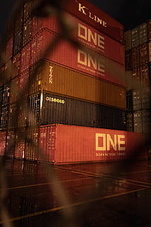 Containerwagen, die Architektur, Kommunikation, Text, gebaute Struktur, westliche Schrift, beleuchtet, Gebäudehülle, Nacht-, Transport, keine Leute, Zeichen, Stadt, Großbuchstabe, rot, Information, öffentliche Verkehrsmittel, Bewegungsunschärfe, Gebäude, Bewegung, Hinweisschild, 5K, CC0, gemeinfrei, lizenzfrei