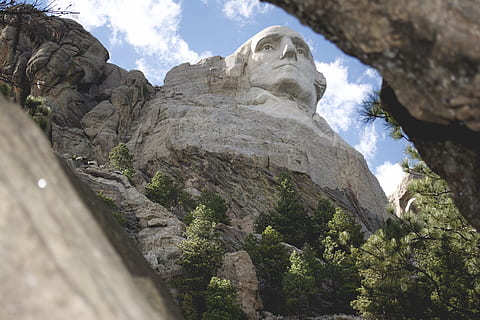 muntar rushmore, a l'aire lliure, naturalesa, mesa, EUA, Keystone, sd, muntatge del monument nacional de rushmore, muntanya, arqueologia, planta, abies, avet, arbre, esport, esports, gris, penya-segat, bunker, edifici, escalada, escalada en roca, vista d’angle baix, rock, sòlid, rock - object, formació de roca, cel, dia, cap gent, bellesa a la natura, tranquil·litat, núvol - cel, geologia, llum solar, Serra, geografia física, escena tranquil·la, formació, erosionat, 5K, CC0, domini públic, lliure de regalies