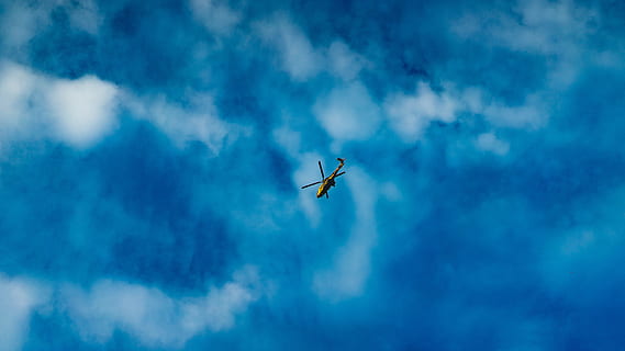 grøn, sort, helikopter, Sky, himmel, flyvende, blå, luftfart, luft, flyvningen, flyve, hvid, luftfartøj, fly, transportmidler, propel, sky - himmel, hastighed, militær, drone, transportform, teknologi, udendørs, luftfoto, landing - røre ned, luftfartsindustrien, luft show, flyvinger, copter, Midt i luften, pilot, bevæbnede styrker, cloudscape, lodsning, 5K, CC0, offentligt domæne, royaltyfrie