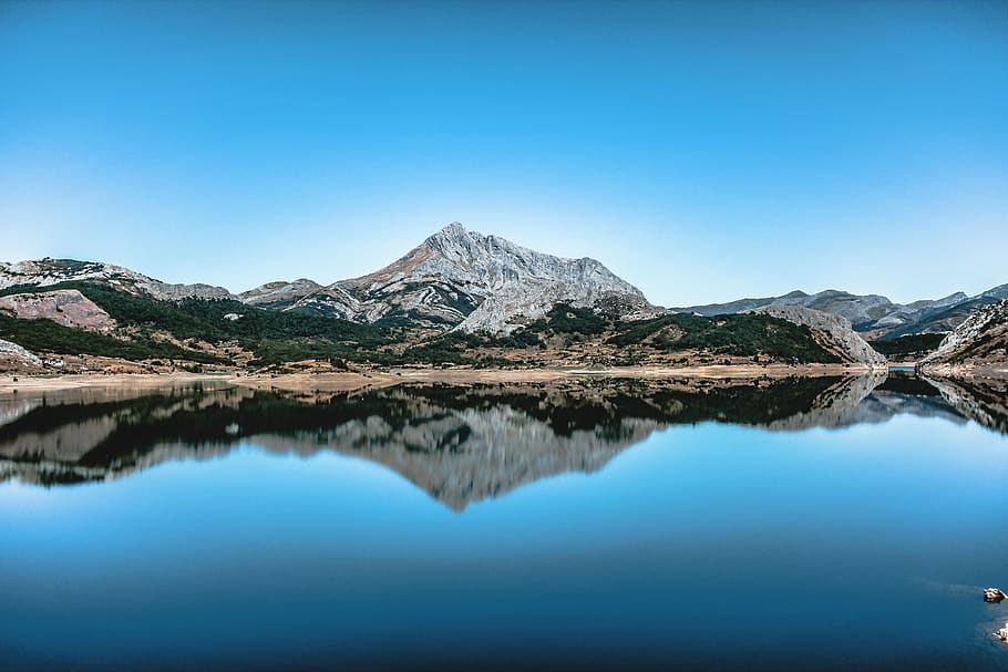 espanya, porma, reflexió, fons de pantalla, escriptori, muntanya, pic, màxims, bluebird, llac, aventura, explorar, leon, castilla y leon, blau, fons, naturalesa, reflexionar, escenics - natura, aigua, escena tranquil·la, tranquil·litat, bellesa a la natura, cel, Serra, davant del mar, cel clar, cap gent, idíl·lic, dia, escena no urbana, còpia espai, muntanya nevada, cim de muntanya, llacuna, 5K