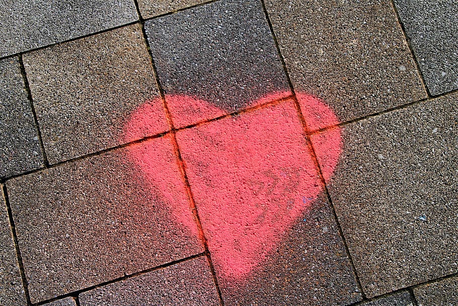 Camí, passarel·la, vorera, paviment, sòl, cor, textura, art, planta, full, catifa, patró, amor, vermell, art de carrer, pedra, llosa, asfalt, esfera, sendera, vista d’angle alt, marc complet, fons, cap gent, llambordes, dia, carrer, ciutat, sòls, forma, forma geomètrica, carretera, rajola, a l'aire lliure, sòl de rajoles, pluja, nivell superficial, concret, 5K
