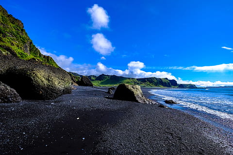 negro, playa, hermoso, nubes, nublado, luz, isla, paisaje, montaña, naturaleza, Oceano, al aire libre, rocas, arena, escénico, mar, marina, costa, cielo, agua, belleza en la naturaleza, paisajes - naturaleza, tierra, nube - cielo, escena tranquila, rock, tranquilidad, nadie, día, sólido, movimiento, azul, idílico, escena no urbana, fluido, 4K, CC0, dominio público, libre de derechos