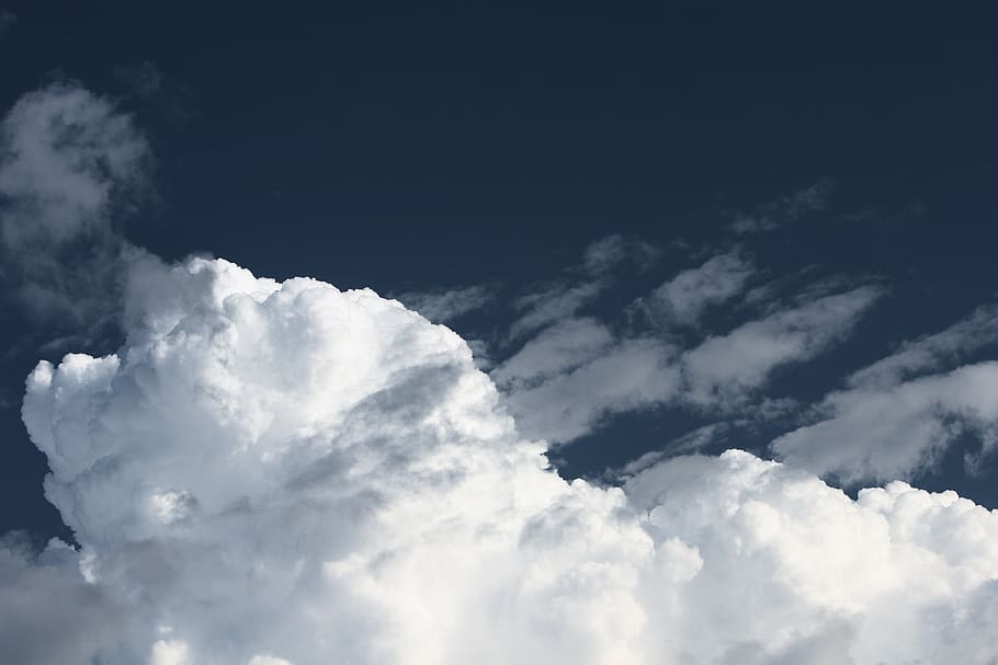blau, cel, núvols, núvol - cel, bellesa a la natura, tranquil·litat, escenics - natura, vista d’angle baix, Color blanc, naturalesa, cloudscape, cap gent, fons, idíl·lic, escena tranquil·la, dia, a l'aire lliure, esponjós, llum solar, medi ambient, meteorologia, suavitat, 2K