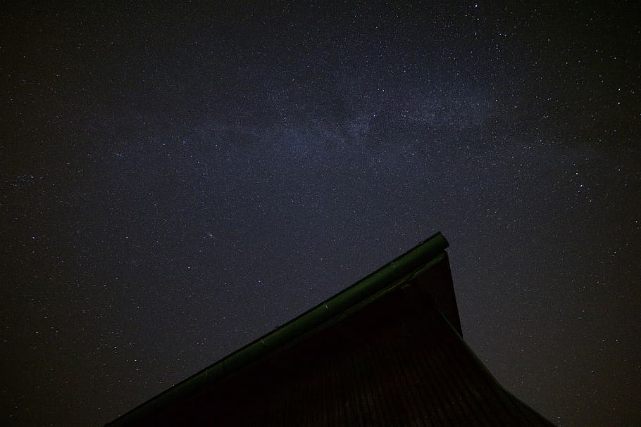 Schweiz, Stern - Raum, Nacht-, Himmel, Astronomie, Platz, Szenen - Natur, Natur, Galaxis, Schönheit in der Natur, Flachwinkelansicht, keine Leute, Sternfeld, ruhige Szene, Star, Ruhe, Unendlichkeit, idyllisch, draußen, die Architektur, gebaute Struktur, Weltraum und Astronomie, 8K