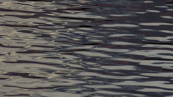 Kanada, canmore, Blau, Reflexion, nass, See, Muster, Tapete, Bach, Natur, alberta, Wellen, Bewegung, Liebe, Abdeckung, Hintergrund, Wasser, Vollbild, Hintergründe, keine Leute, Ufergegend, gewellt, High Angle View, Tag, draußen, Schönheit in der Natur, Wellenmuster, Oberfläche, Nahansicht, Ruhe, 4K, CC0, gemeinfrei, lizenzfrei