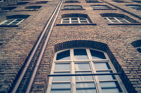 murstenshus, arkitektur, mursten, Brun, bygning, beton, dagslys, ydre, facade, glas, lys, lav vinkel skud, moderne, natursten, perspektiv, rør, afspejling, Stenmur, struktur, vinduer, bygning udvendig, bygget struktur, vindue, lav vinkel visning, dag, ingen mennesker, boligområde, murstens væg, væg, by, udendørs, bue, fuld ramme, mønster, murbygningsfunktion, glas - materiale, hus, lejlighed, 1080P, CC0, offentligt domæne, royaltyfrie