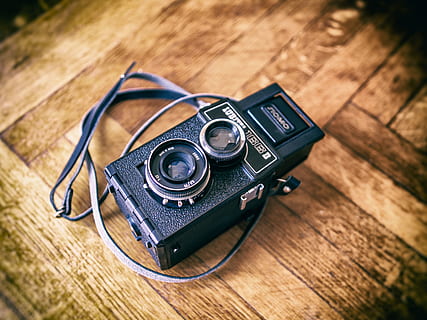 Kamera, Elektronik, Gurt, Digitalkamera, Moskau, Russland, Holz, Hartholz, Videokamera, Haut, Sperrholz, Kameraobjektiv, Stereo, Kassettenspieler, Objektivkappe, Adapter, Fußboden, Verschluss, Technologie, Fotografie-Themen, Holz - Material, Kamera - Fotoausrüstung, Tabelle, High Angle View, Nahansicht, drinnen, Stillleben, Fotoausrüstung, Retro-Stil, Fokus auf den Vordergrund, keine Leute, analog, Parkettboden, Kunst, Kultur und Unterhaltung, Nostalgie, Antiquität, 4K, CC0, gemeinfrei, lizenzfrei