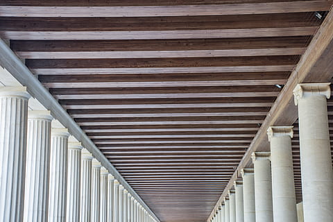 Strukturen, Linien, Gerade, Muster, Hintergrund, Design, Tiefe, Perspektive, Säulen, Oberfläche, die Architektur, gebaute Struktur, keine Leute, Flachwinkelansicht, Decke, Tag, Gebäudehülle, Holz - Material, Metall, modern, draußen, Geländer, Gebäude, Wiederholung, Dach, Treppe, Stufen und Treppen, Hintergründe, architektonische Säule, stehlen, 5K, CC0, gemeinfrei, lizenzfrei