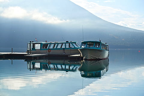 steiger, boten, reflectie, kalmte, mirroring, meer, blauw, atmosfeer, landschap, nautisch schip, wijze van transport, vervoer, water, hemel, natuur, waterkant, wolk - lucht, dag, schoonheid in de natuur, geen mensen, zee, afgemeerd, buitenshuis, rustige scène, scenics - natuur, reizen, 5K, CC0, publiek domein, royaltyvrij