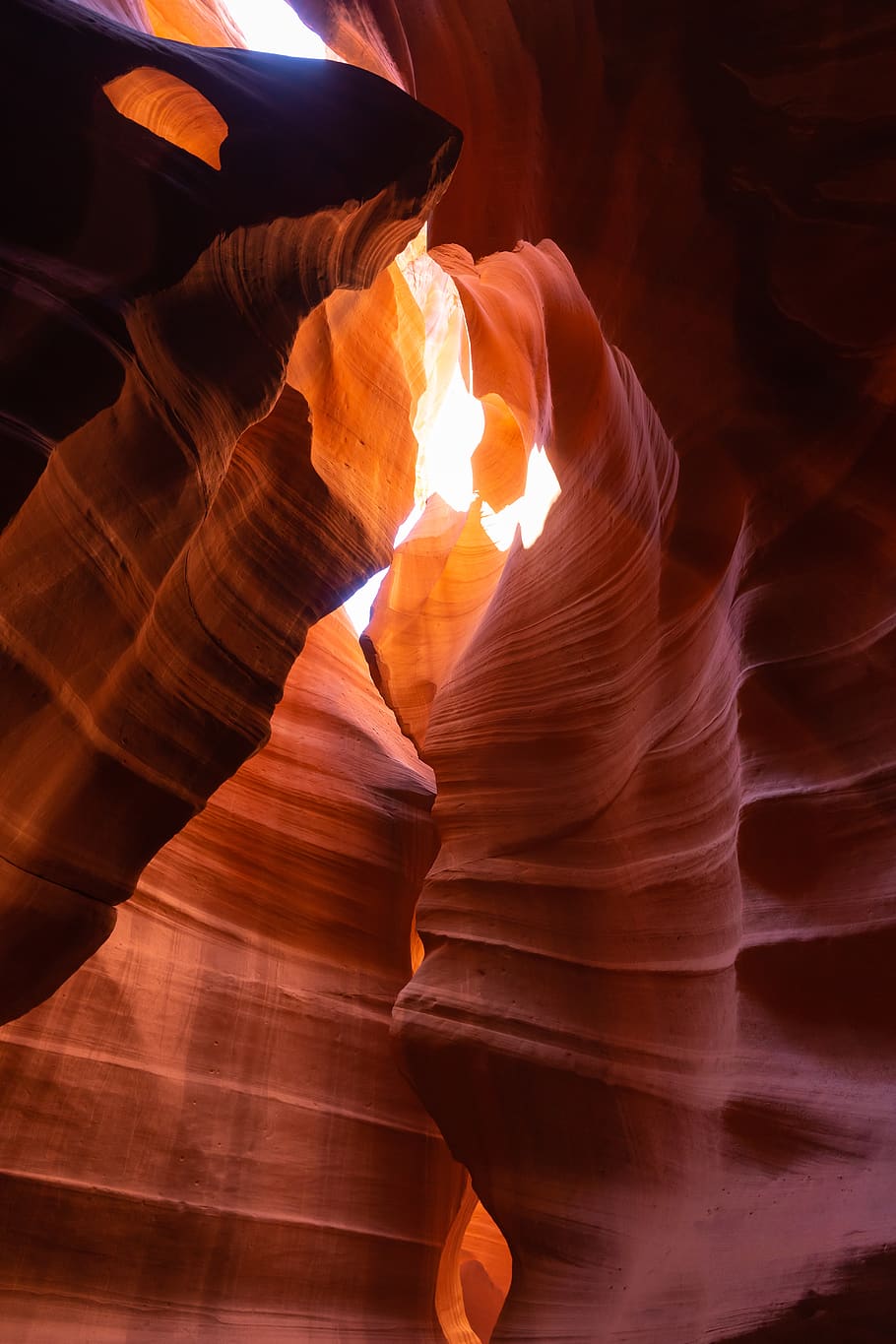 Natur, Höhle, draußen, Mensch, Person, Berg, Tal, Schlucht, Archäologie, Krypta, Licht, Ornament, fraktal, Muster, Mesa, Eruption, Vulkan, Lava, Säugetier, Tierwelt, Felsformation, Rock - Objekt, Rock, Geologie, solide, physische Geographie, Reiseziele, Nicht-städtische Szene, Reise, Sandstein, Schönheit in der Natur, Tourismus, keine Leute, Ruhe, Flachwinkelansicht, erodiert, Szenen - Natur, 5K