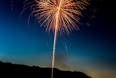 Feuerwerk, bunt, Explosion, Feier, Dämmerung, hell, explodiert, beleuchtet, Landschaft, Nachthimmel, Fotografie, Rauch, Licht, Nacht-, Feuer, explodieren, Bewegung, Himmel, Veranstaltung, Flachwinkelansicht, Langzeitbelichtung, Kunst, Kultur und Unterhaltung, Natur, Silhouette, glühend, Bewegungsunschärfe, Schönheit in der Natur, keine Leute, Feuerwerk - künstliches Objekt, Funken, draußen, 5K, CC0, gemeinfrei, lizenzfrei