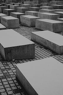 balok beton abu-abu, beton, jalan, batu tulis, gang, batu ubin besar, trotoar, lantai, tanah, dinding, makam, batu besar, aspal, bata, menanam, pejalan kaki, birai, pegangan, Arsitektur, struktur yang dibangun, tidak ada orang, tangga, hari, sejarah, alam, air, pola, di luar rumah, masa lalu, tujuan wisata, batu, eksterior bangunan, peringatan, tampilan sudut tinggi, sinar matahari, tangga dan tangga, pariwisata, batu paving, 4K, CC0, domain publik, bebas royalti