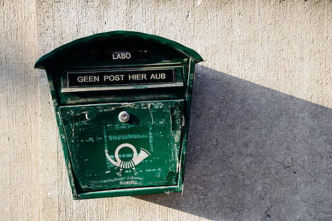 verde, perete, montat, cutie poștală, cutie de scrisori, post, lumina soarelui, erodate, uzat, folosit, bate, a închide, umbră, a primi, antwerp, Belgia, comunicare, montare pe perete, text, nici o persoana, zi, western script, construită, conexiune, arhitectură, număr, Culoarea verde, tehnologie, în aer liber, căsuța poștală publică, Poștă, telefon, 4K, CC0, domeniu public, fără drepturi de autor