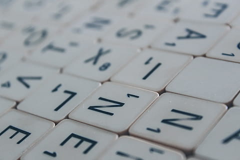 ordinateur, électronique, Matériel, clavier d'ordinateur, matériel informatique, clavier, texte, calendrier, papier, téléphone, ligne téléphonique, clé, protège-objectif, tasse, modem, Souris, hydrofoil, téléphone portable, aluminium, fermer, mise au point sélective, à l'intérieur, lettre, la communication, personne, alphabet, plein cadre, nombre, grand groupe d'objets, arrière-plans, La technologie, culture artistique et divertissement, relaxation, se concentrer sur le premier plan, couleur noire, nature morte, Technologie sans fil, 5K, CC0, domaine public, libre de droits