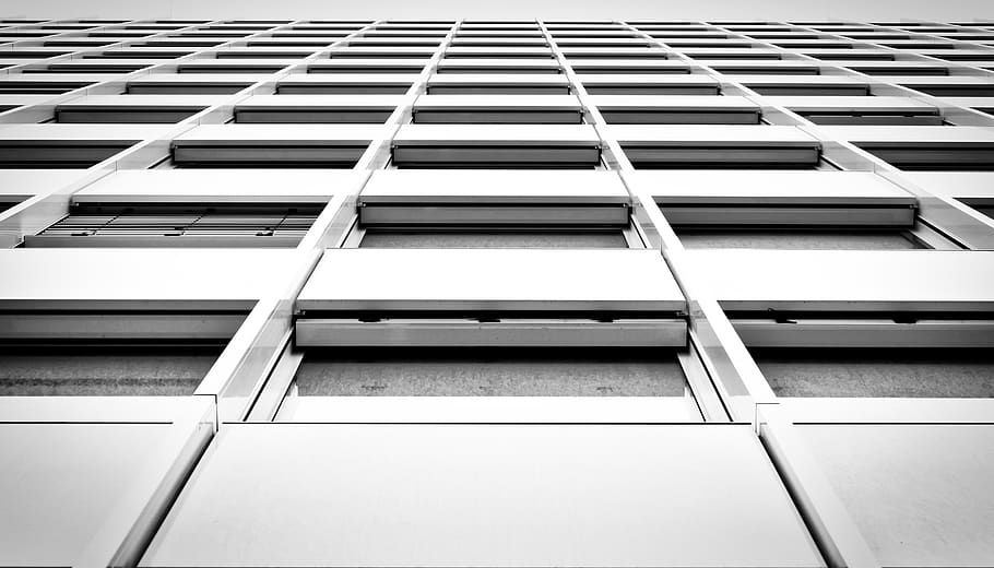 façana, estructura, arquitectura, edifici, finestra, vidre, modern, alt, construcció, perspectiva, vista, gratacels, disseny, negre blanc, futurista, endavant, fred, resum, llis, oficina, estèril, avorrit, monòton, estructura construïda, exterior de l'edifici, marc complet, patró, fons, cap gent, vista d’angle baix, dia, ciutat, a l'aire lliure, repetició, en fila, vidre - material, exterior d’edifici d’oficines, detall, apartament, 5K