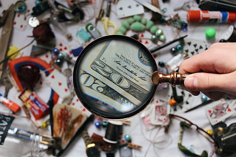 close-up photography, magnifying, glass, blur, close-up, focus, fun, magnifying glass, research, human hand, hand, human body part, holding, one person, indoors, equipment, real people, body part, human finger, text, finger, high angle view, unrecognizable person, selective focus, technology, communication, 4K, CC0, public domain, royalty free
