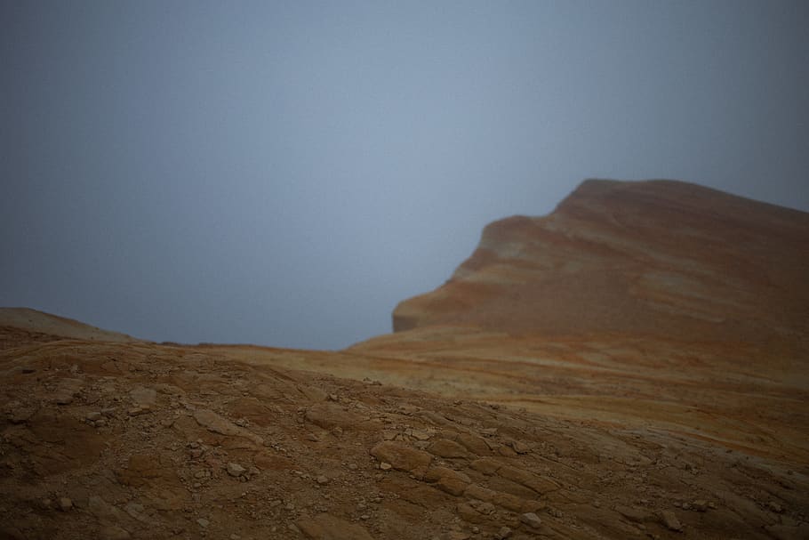 penya-segat marró, desert, naturalesa, a l'aire lliure, sòl, Estats Units, zona natural de l'estat del cap de kiwanda, ciutat pacífica, paisatge, gris, tranquil·litat, escena tranquil·la, cel, bellesa a la natura, cap gent, medi ambient, escenics - natura, muntanya, terra, escena no urbana, rock, dia, formació de roca, geografia física, geologia, remot, clima, clima àrid, 5K