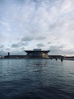 nube, Copenaghen, onda, cielo, struttura, acqua, freddo, Danimarca, mare, fiume, architettura, lungomare, nuvola - cielo, struttura costruita, natura, esterno dell'edificio, giorno, nessuno, mezzi di trasporto, scenics - natura, all'aperto, bellezza nella natura, nave nautica, scena tranquilla, 4K, CC0, dominio pubblico, privo di copyright