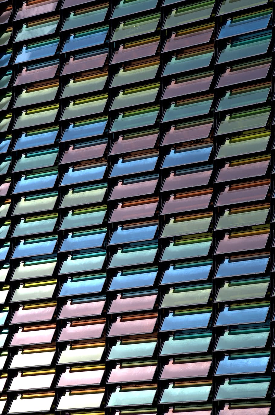 fasáda, struktura, funkce, sklenka, budova, okno, moderní, město, tapety telefonu, vzor, vícebarevné, celý rám, pozadí, nikdo, uvnitř, detail, velká skupina objektů, v řadě, den, opakování, design, architektura, texturou, pruhovaný, objednat, abstraktní, slunečního světla, bok po boku, střešní taška, 4K