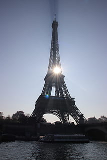 Paris, Eiffeltårnet, magi, sol, vod, metal, bjælke, himmel, vand, arkitektur, bygget struktur, tårn, natur, skyfri himmel, rejse, by, rejsemål, høj - høj, turisme, flod, transportmidler, fortiden, historie, ingen mennesker, linseflare, bro - menneskeskabt struktur, udendørs, jern - metal, 5K, CC0, offentligt domæne, royaltyfrie