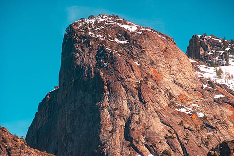 penya-segat de roca, naturalesa, a l'aire lliure, penya-segat, muntanya, Parc nacional de Yosemite, Califòrnia, Estats Units, pic, Serra, mesa, muntanyes, Parc Nacional de Yosemite, mig parc nacional yosemite, yosemite, parc nacional de Death Valley, vall de Yosemite, Yosemite National Park camping, parcs nacionals, documental del parc nacional de Yosemite, Parc Nacional, cascades del parc nacional de Yosemite, rock, rock - object, sòlid, formació de roca, bellesa a la natura, cel, escenics - natura, escena tranquil·la, cap gent, dia, tranquil·litat, geologia, formació, Muntanyes rocoses, escena no urbana, mar, cim de muntanya, erosionat, 5K, CC0, domini públic, lliure de regalies