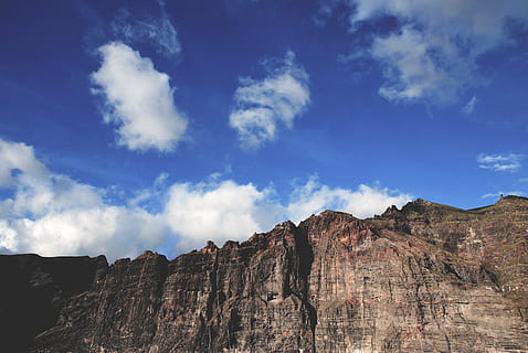 bjergudsigt, blå himmel, canyon, skyer, cloudscape, overskyet himmel, dagslys, geologisk formation, geologi, landskab, lav vinkel skud, bjerg, natur, naturskøn, himmel, sommer, solnedgang, klippe, sky - himmel, rock formation, rock-objekt, ikke-urbane scene, solid, scenics - natur, rolig scene, skønhed i naturen, ro, lav vinkel visning, fysisk geografi, rejsemål, rejse, ingen mennesker, bjergkæde, formation, udendørs, eroderet, klima, tørt klima, 4K, CC0, offentligt domæne, royaltyfrie