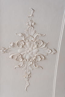 textura, krajka, bílý, vzor, lití, štuky, uvízl, Pozadí, omítka, barock, barokní, koberec, domovní dekorace, jídlo, dort, dezert, prádlo, grafika, umění, květinovým vzorem, umění a řemesla, nikdo, tvořivost, uvnitř, nástěnný prvek, design, řemeslo, detail, dekorace, bílá barva, řezbářství - řemeslný výrobek, stavba, strop, zastoupení, dřevo - materiál, vchod, vyšperkovaný, architektura, květinový vzor, 5K, CC0, veřejná doména, bez autorských práv