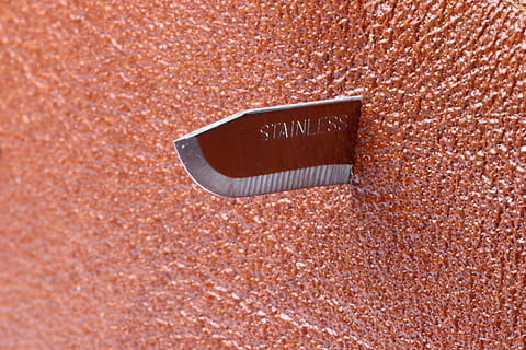 carl, nůž, ostrý, řezání, nikdo, detail, text, celý rám, jídlo, západní skript, sladké jídlo, jídlo a pití, pozadí, sladký, hnědý, uvnitř, texturou, stálý život, sdělení, vysoký úhel pohledu, pozitivní emoce, den, studio shot, milovat, pokušení, zpráva, 5K, CC0, veřejná doména, bez autorských práv