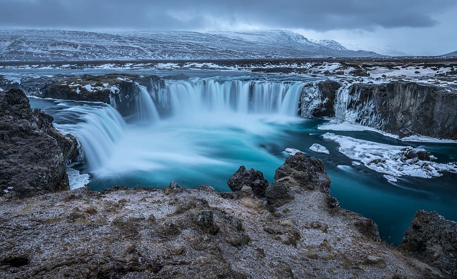 vista de la cascada, cascada, gel, paisatge, exposició llarga, moviment, naturalesa, oceà, rock, formació de roca, escènic, paisatge marí, posta de sol, turisme, aigua, escenics - natura, bellesa a la natura, medi ambient, temperatura de fred, neu, núvol - cel, cap gent, hivern, cel, rock - object, aigua que flueix, a l'aire lliure, que flueix, rierol: aigua que flueix, poder a la natura, 2K