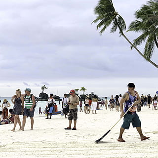sandbeach, crowd, group of people, large group of people, real people, palm tree, tropical climate, sky, tree, leisure activity, day, land, nature, men, lifestyles, cloud - sky, beach, women, sand, full length, outdoors, 2K, CC0, public domain, royalty free