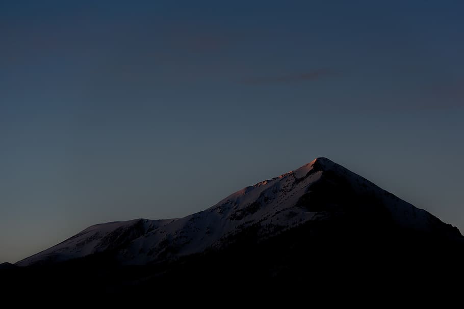 fosc, muntanya, muntanya alta, núvol, cel, cim, cresta, paisatge, naturalesa, vall, escenics - natura, bellesa a la natura, tranquil·litat, escena tranquil·la, cim de muntanya, temperatura de fred, cel clar, escena no urbana, cap gent, idíl·lic, còpia espai, muntanya nevada, hivern, volcà, Serra, remot, 5K