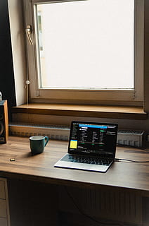 Möbel, pc, Computer, Elektronik, Schreibtisch, Holz, Laptop, Tabelle, Bildschirm, Anzeige, LCD Bildschirm, Monitor, Computerhardware, Tastatur, Computer Tastatur, Hardware-, Deutschland, Augsburg, Sperrholz, Tasse, Technologie, Kommunikation, drinnen, keine Leute, Verbindung, Fenster, kabellose Technologie, Telefon, Wohngebäude, tragbares Informationsgerät, Gerätebildschirm, Wohnraum, Tag, Stillleben, 4K, CC0, gemeinfrei, lizenzfrei