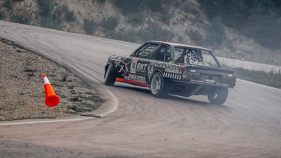 auto, drift, přeprava, silnice, dopravní kužel, den, způsob dopravy, stavební průmysl, pozemního vozidla, kužel, Příroda, Červené, podepsat, silniční stavby, bezpečnost, nikdo, ochrana, bezpečnostní, varovná cedule, motorové vozidlo, venku, 2K