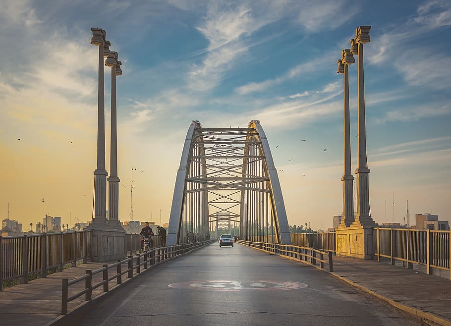 pont gris, edifici, pont, persona, humà, arquitectura, iran, ahvaz, carretera, arquejat, arc, manera, pont d’arc, passeig marítim, barana, davant del mar, aigua, ciutat, urbà, estructura construïda, cel, naturalesa, posta de sol, núvol - cel, transport, exterior de l'edifici, el camí a seguir, pont - estructura feta per l'home, connexió, indústria, destinacions de viatge, direcció, cap gent, viatjar, a l'aire lliure, 5K