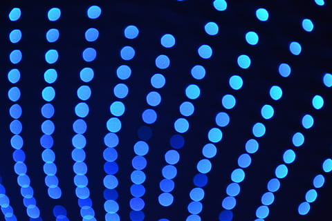 , padronizar, azul, origens, iluminado, forma, abstrato, quadro completo, desfocado, equipamento de iluminação, visto, ninguém, círculo, forma geométrica, brilhando, desenhar, cultura artística e entretenimento, de bolinhas, moda, luz - fenômeno natural, tecnologia, leve, vida noturna, 5K, CC0, domínio público, royalty free