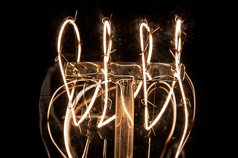 ligero, iluminación, fuego, bombilla, llama, vela, macro, vendimia, electricidad, resumen, llamarada, Diwali, neón, pub, la vida nocturna, vaso, malabares, bobina, espiral, copa, iluminado, noche, movimiento, larga exposición, brillante, nadie, fondo negro, ardiente, movimiento borroso, creatividad, foto de estudio, comunicación, color naranja, de cerca, fuego - fenómeno natural, moscas, cultura de las artes y entretenimiento, naturaleza, bengala, 5K, CC0, dominio público, libre de derechos