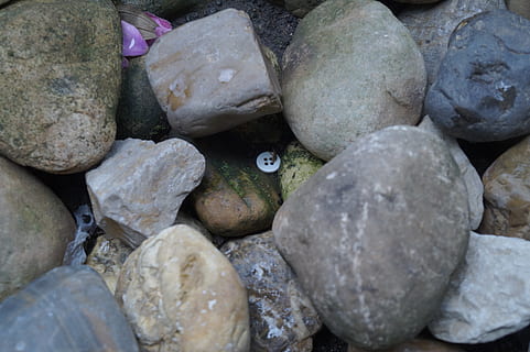 knap, struktur, klippe, solid, ingen mennesker, rock-objekt, fuld ramme, sten - objekt, høj vinkel visning, baggrunde, sten-, stor gruppe af objekter, overflod, natur, tæt på, dag, rullesten, udendørs, ru, stilleben, tekstureret, form, 5K, CC0, offentligt domæne, royaltyfrie