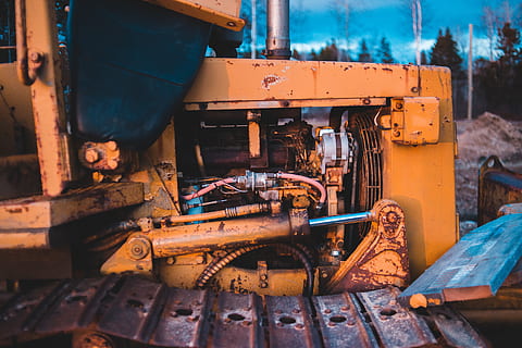 macchina, il motore, motore, trattore, veicolo, mezzi di trasporto, bulldozer, treno, costruzione, Generatore, ruggine, cablaggio, macchina da gioco arcade, fabbrica, produzione, alloggiamento, bunker, capi di abbigliamento, pantaloni, abbigliamento, metallo, macchinario, industria, nessuno, modo di trasporto, arrugginito, trasporto ferroviario, abbandonato, giorno, veicolo terrestre, controllo, parte della macchina, natura, all'aperto, traccia, attrezzatura, attività commerciale, deterioramento, equipaggiamento industriale, 5K, CC0, dominio pubblico, privo di copyright