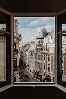 Il·lustració de la finestra de 3 panells, núvol, finestra, vista, acollidor, França, ville, carrer, cel, ciutat, arquitectura, casa, paris, exterior de l'edifici, escena urbana, estructura construïda, lloc famós, europa, façana, paisatge urbà, a l'aire lliure, cap gent, destinacions de viatge, viatjar, turisme, història, balcó, cultures, Itàlia, vida de ciutat, dia, 5K, CC0, domini públic, lliure de regalies
