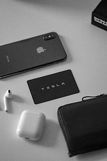 plads, grå, iphone x, telefon, elektronik, mobiltelefon, computer, hardware, mus, iphone, tekst, taske, adapter, mappe, sikkerhed, håndtaske, tilbehør, pung, hub, ipod, armbåndsur, stilleben, meddelelse, indendørs, teknologi, forbindelse, ingen mennesker, trådløs teknologi, tæt på, smart telefon, bord, høj vinkel visning, bærbar informationsenhed, gruppe af objekter, computerudstyr, kunstkultur og underholdning, fokus på forgrunden, bærbarhed, skærm, computer nøgle, hæftemaskine, 5K, CC0, offentligt domæne, royaltyfrie